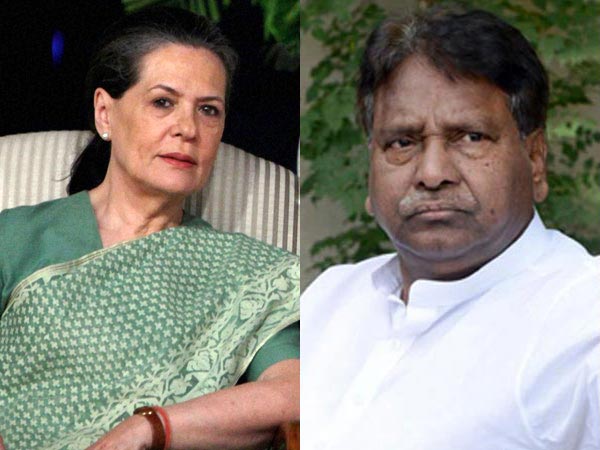 Sonia and PM give their nod to Telangana with 10 districts Sonia and PM give their nod to Telangana with 10 districts