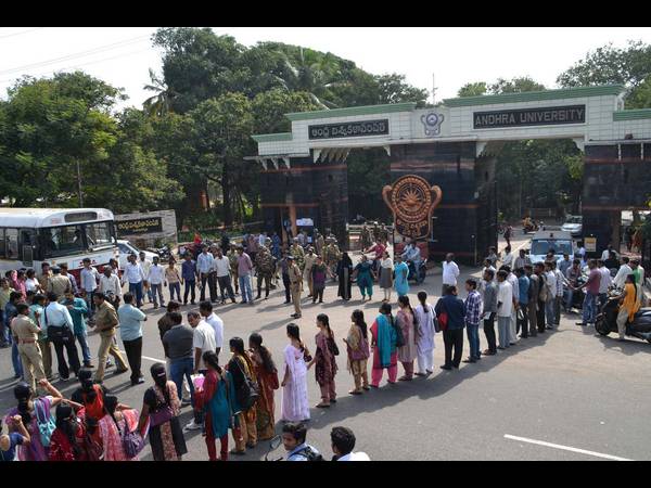 బస్సులను నిరోధించారు..