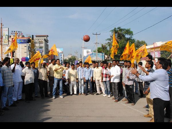 టిడిపి కార్యకర్తలు కూడా..
