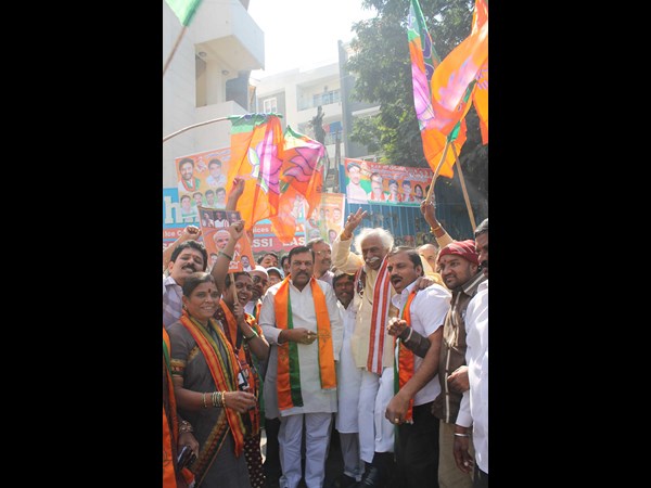 బండారు దత్తాత్రేయ విక్టరీ సింబల్