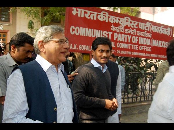 తెలుగు నేత ఏచూరి మద్దతు.. తెలుగు నేత ఏచూరి మద్దతు..