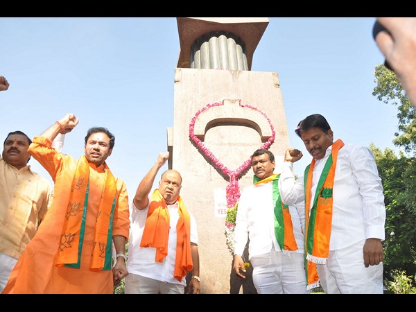 అమరవీరుల స్థూపం వద్ద బిజెపి ఎమ్మెల్యేలు