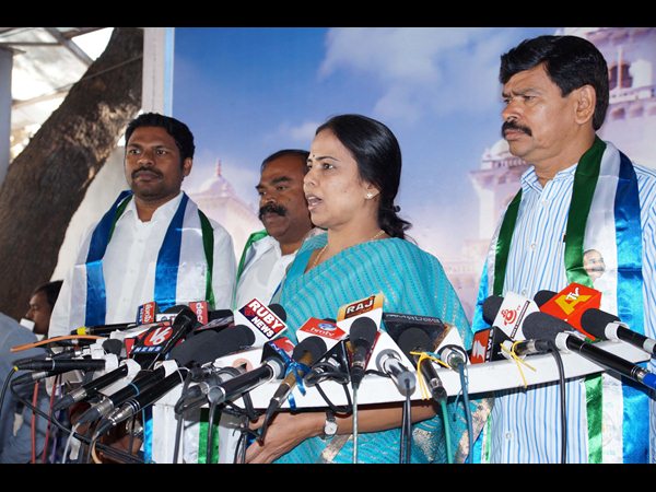 వైయస్సార్ కాంగ్రెసు పార్టీ డిమాండ్