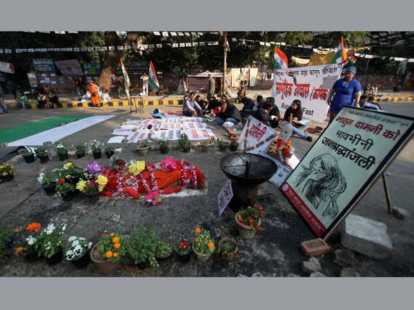 నిర్భయకు నివాళి