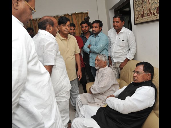 జానా రెడ్డి పరామర్శ..