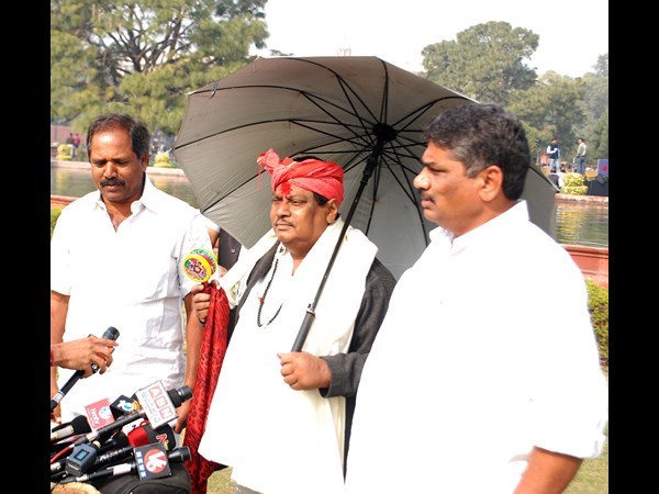 బుడబుక్కల వేషంలో..