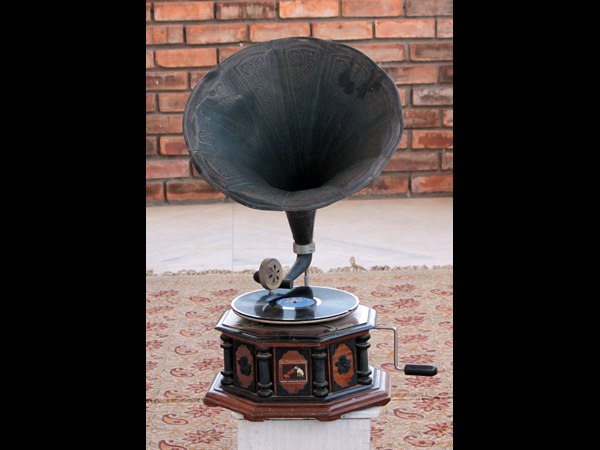 పురాతన గ్రాంఫోన్