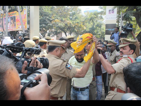 పెల్లుబుకిన ఆగ్రహం..