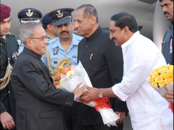 రాష్ట్రపతికి ముఖ్యమంత్రి స్వాగతం