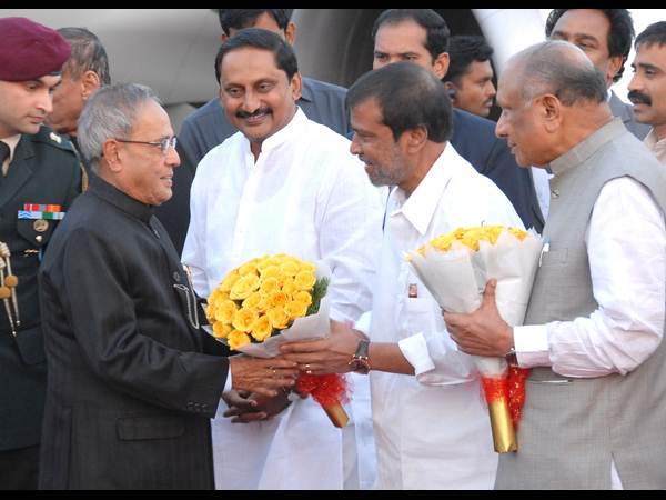 రాష్ట్రపతికి ఉప ముఖ్యమంత్రి స్వాగతం..