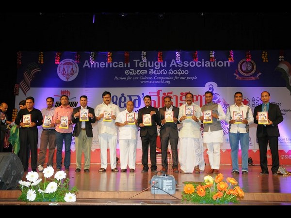 కార్యక్రమంలో ప్రముఖులు