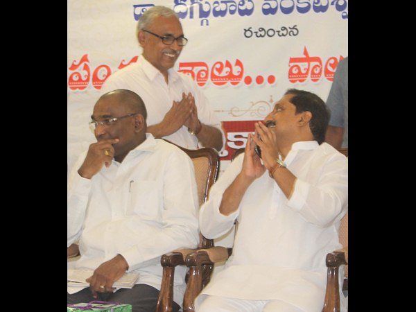 ముఖ్యమంత్రితో రాఘవులు..