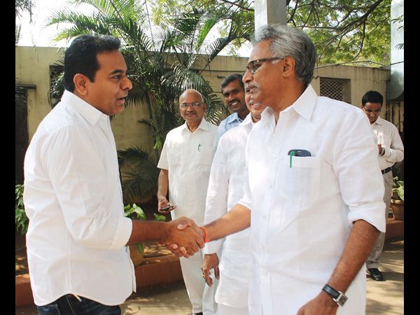 దగ్గుబాటి కెటిఆర్ కరచాలనం