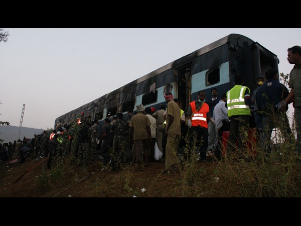 ప్రమాదానికి గురైన రైలు వద్ద...