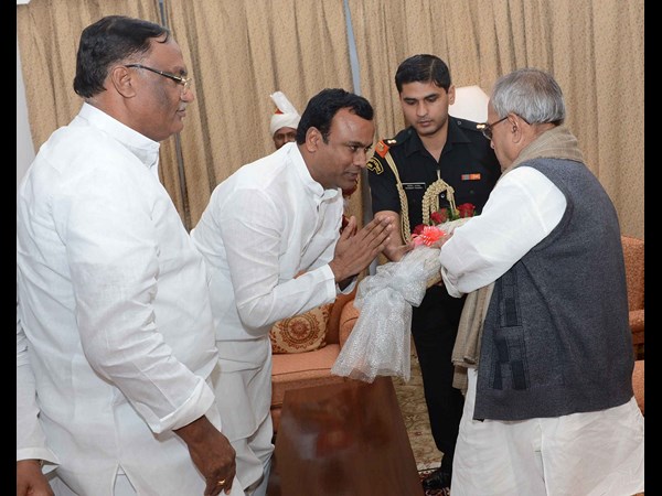 ప్రణబ్‌తో గుత్తా, రాజగోపాల్ రెడ్డి... 