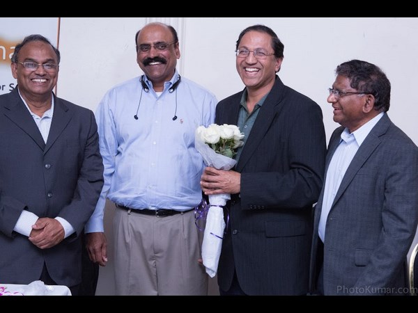 పుష్పగుచ్ఛంతో స్వాగతం