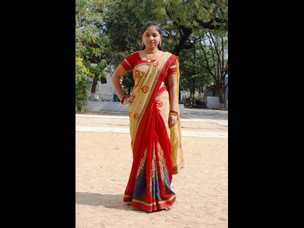 చీరకట్టులో...
