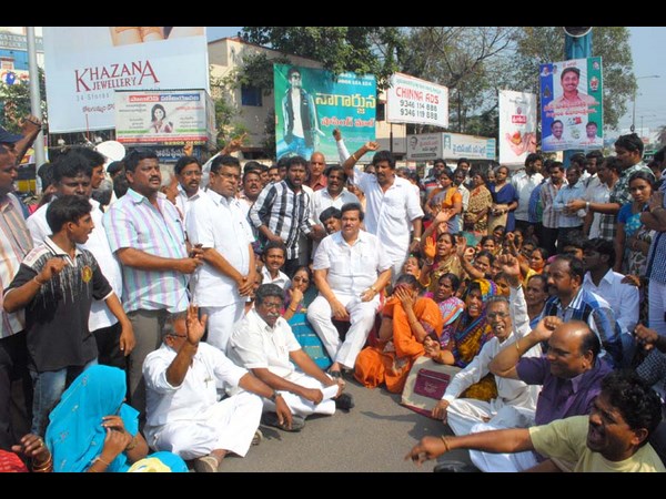 మహిళల కంట నీరు..