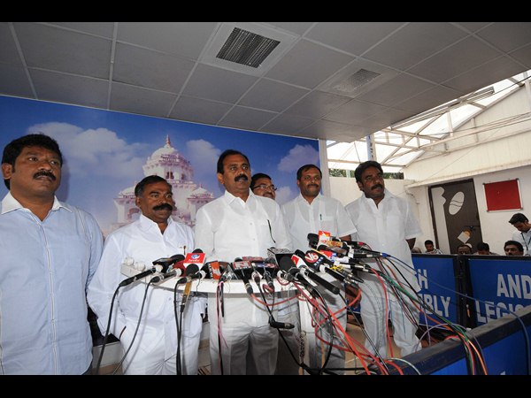 సమైక్య తీర్మానం కోసం పట్టు