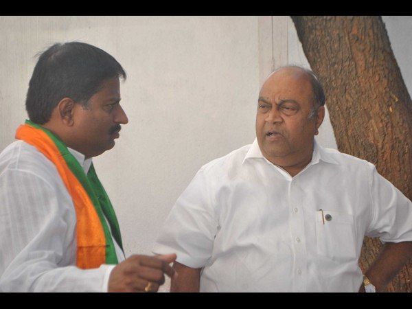 నాగంతో యెన్నం శ్రీనివాస రెడ్డి