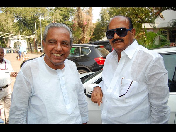 వీర సమైక్యవాదులు..