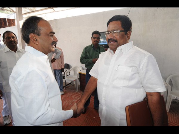 జూలకంటితో చేతులు కలిపిన ఈటెల