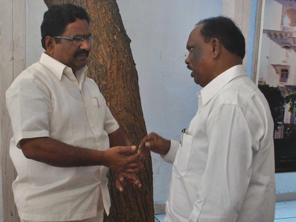 మాటలు కలిపిన వామపక్షాలు