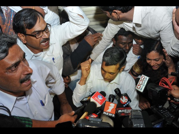 విలేకరులతో జెపి