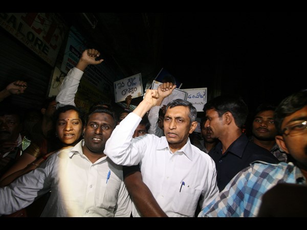 జెపి, కార్యకర్తల నినాదాలు