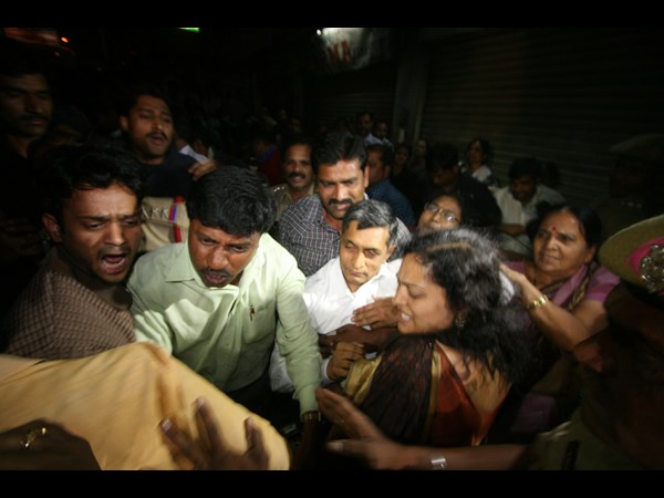 పెనుగులాట