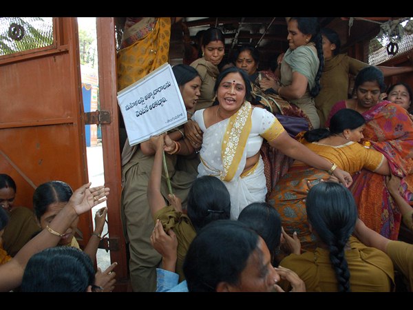 తెలుగు మహిళ 7