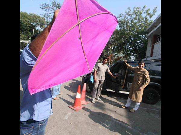 పతంగితో అక్బరుద్దీన్ 2