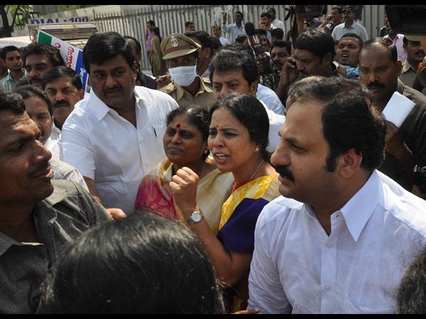 అసెంబ్లీ వద్ద ధర్నా 