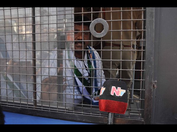 అసెంబ్లీ వద్ద ధర్నా 