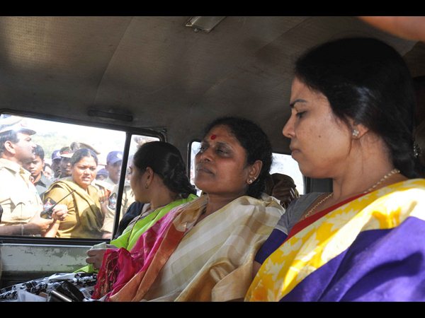 అసెంబ్లీ వద్ద ధర్నా 