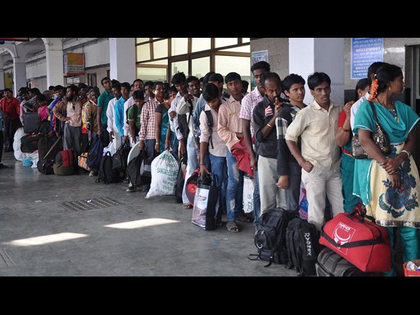 లక్షల సంఖ్యలో..