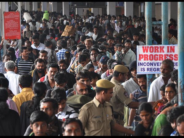 రద్దీ చెప్పనలవి కాకుండా...