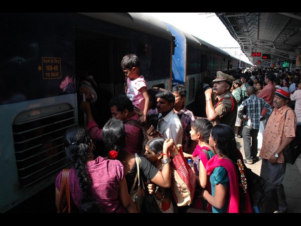 తిరునాళ్ల మాదిరిగా..