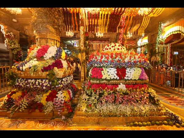 పూలతో ముస్తాబు