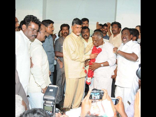 గురువులకు చంద్రబాబు సత్కారం