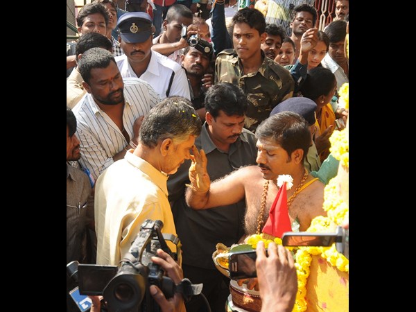 యోగక్షేమాలు అడుగుతూ..