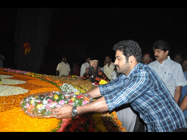 జూ. ఎన్టీఆర్ నివాళులు 1