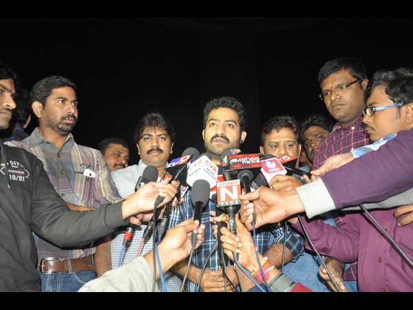 జూనియర్ ఎన్టీఆర్ నివాళులు 8