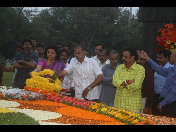 రామకృష్ణ నివాళులు..