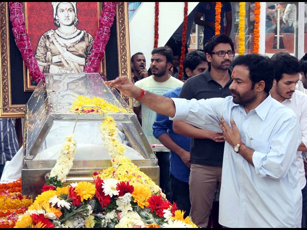 కిషన్ రెడ్డి నివాళి