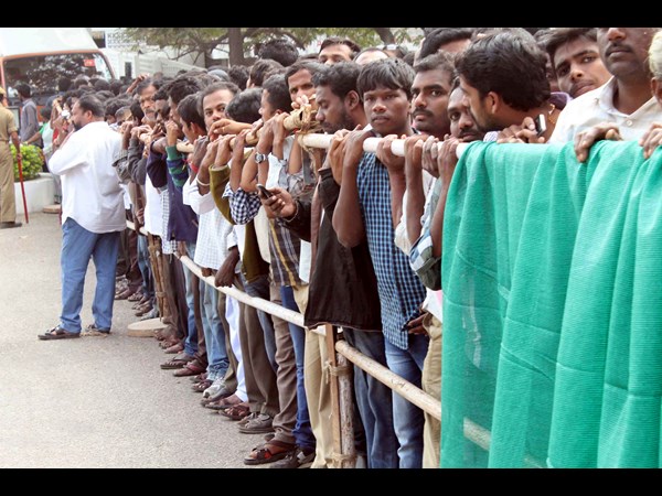 కడపటి చూపు కోసం..