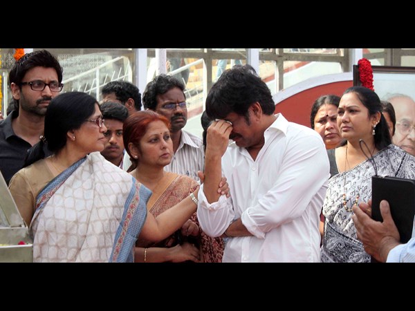 జయసుధ వద్ద కంటతడి పెట్టిన నాగ్