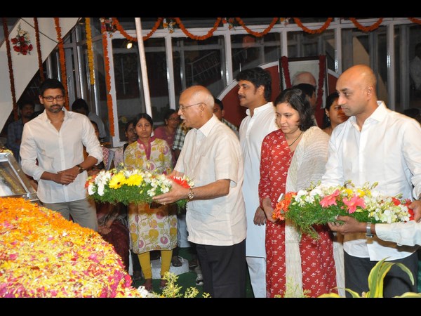 గల్లా జయదేవ్ నివాళి..