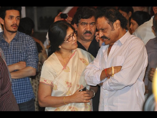 హరికృష్ణ నివాళి..