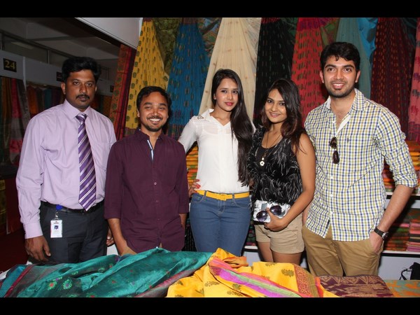 నిర్వాహకులతో..